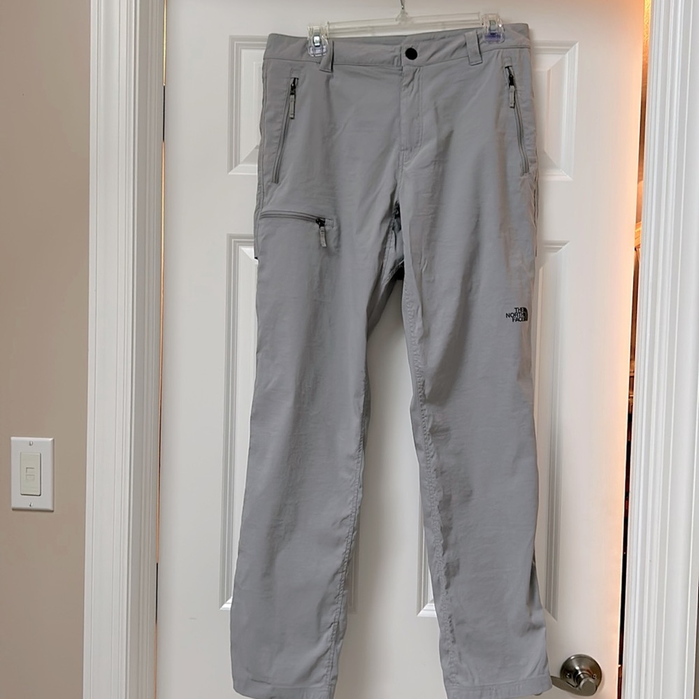 THE NORTH FACE Men’s light gray vented tech pant size 32